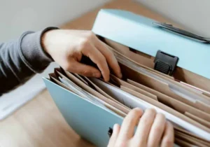 Những sai lầm thường gặp khi chuẩn bị hồ sơ định cư Síp 10 Sai lầm 3: Không tuân thủ quy trình và thời hạn nộp hồ sơ