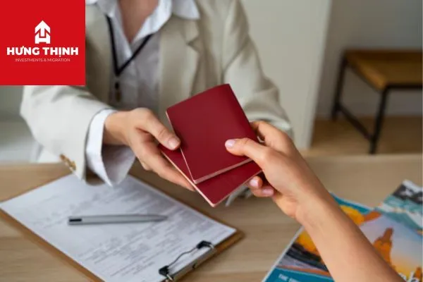 Dịch Vụ Làm Hộ Chiếu Nhanh 2026 – Trọn Gói, Online, Uy Tín Toàn Quốc 8 Khách hàng tin tưởng chọn dịch vụ làm hộ chiếu tại Hưng Thịnh Investment & Migration
